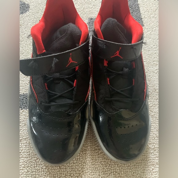 Youth Jordan 11 Size 2. - Picture 1 of 10